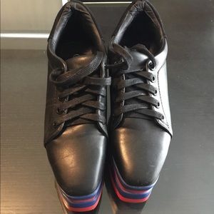 High platform sneaker